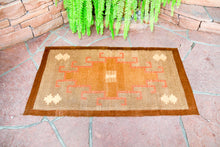 Load image into Gallery viewer, Handwoven Zapotec Rug - 1920s Lincoln Tierra Wool Textile